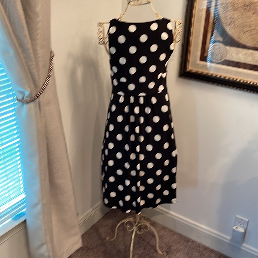 CHAPS BLACK WHITE LARGE POLKADOTS SLEEVELESS DRESS SPLEATED